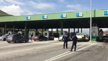 Polici përplaset për vdekje me makinë në pikën kufitare të Morinës