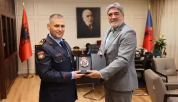 “Policia e Shtetit, partner i besueshëm”/ Ambasadori i Spanjës në zyrën e Skënder Hitës: Më shumë operacione të…