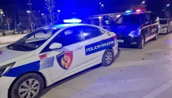 Policia jep detaje për ngjarjen në Kamëz: Qëlloi me armë drejt një servisi celularësh, arrestohet 18-vjeçari