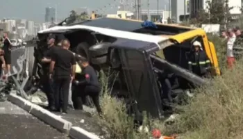 Policia: Nga aksidenti në autostradë 1 viktimë, mjekët rikthyen në jetë fëmijën