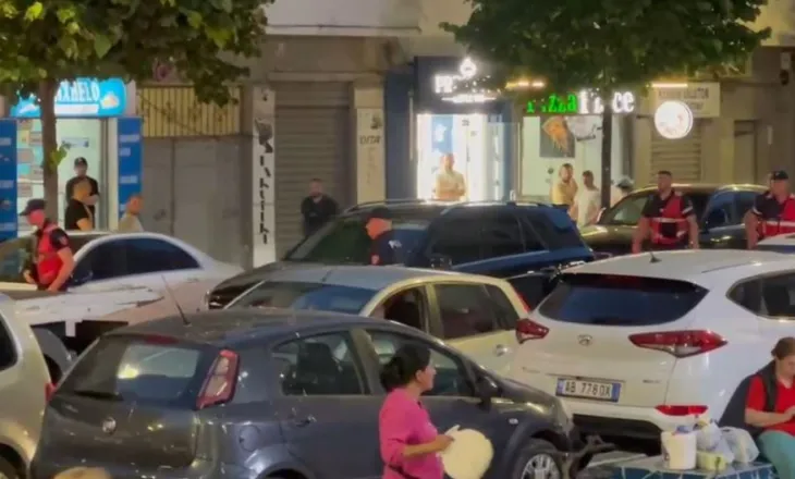 Policia rrethon “ML”-në e zezë në Durrës, një i ri arratiset mes trafikut
