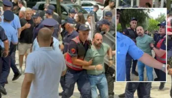 Policia shpërndan tubimin para Parlamentit, shoqërohen disa protestues, mes tyre edhe Dritan Goxhaj