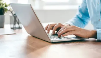 Polonia miraton dënimin deri në pesë vjet burg për transmetimin online të vrasjeve, përdhunimeve dhe dhunës