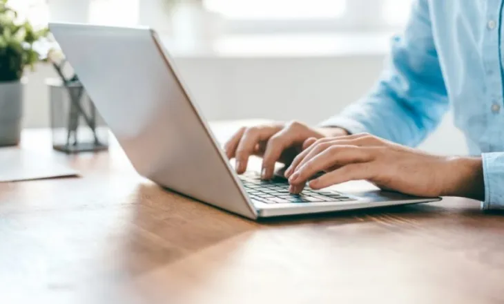 Polonia miraton dënimin deri në pesë vjet burg për transmetimin online të vrasjeve, përdhunimeve dhe dhunës