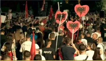“Poshtë sistemi, burg Edi Ramës”/ Revolta qytetare, studentët: Kryeministër ky është fundi juaj