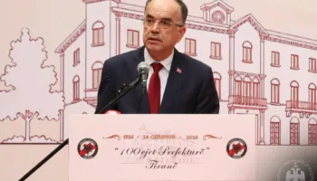 Presidenti Begaj mesazh për protestat: E drejta për t’u shprehur është kushtetuese. Angazhimi qytetar dhe respekti për ligjin ecin së bashku