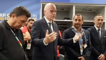 Presidenti i FIFA-s në dhomat e xhveshjes së Iranit: E di si ndiheni, jeni më të mëdhenj se kjo …Kupë
