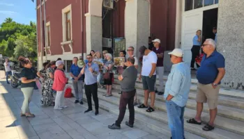 Projekti TID, banorët e prekur protestojnë para Bashkisë së Durrësit