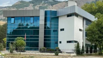 Prokuroria e Korçës ngre katër akuza ndaj Violant Braçellarit, nën hetim edhe organizimi i operacionit ku u vra Enea Mekolli