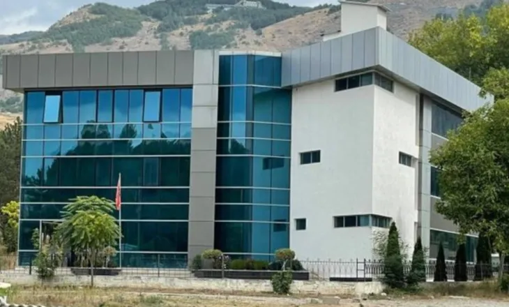 Prokuroria e Korçës ngre katër akuza ndaj Violant Braçellarit, nën hetim edhe organizimi i operacionit ku u vra Enea Mekolli