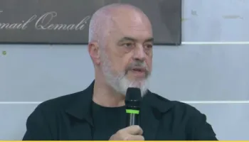 “Prona nuk është kthyer”/ Rama përplaset me banorin e Zvërnecit: Me kë po flet?! Në 2009 i kam pasur flokët e zeza