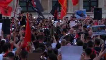 Propozimi që vjen për herë të parë, protestuesja: Të krijojmë një parti