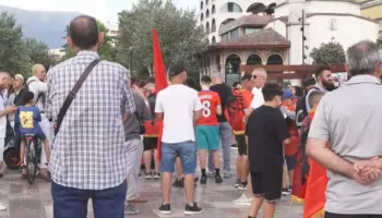 Protesta e 12-të/ Qytetarët kërkojnë largimin e Edi Ramës
