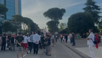 Protesta e 15-të në kryeqytet, nis grumbullimi i qytetarëve