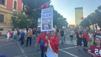 Protesta e 20-të në Tiranë, qytetarët mblidhen në Sheshin “Skënderbej” dhe marshojnë drejt Kryeministrisë