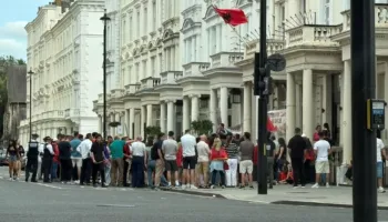 Protesta e shqiptarëve në Londër, ja pamjet nga tubimi
