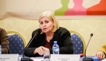 Protesta/ Ekonomi: “Algoritmi politik”, një nga rreziqet e sotme të demokracisë. Dëmton debatin real dhe bëhesh “aktor” pa bërë asgjë