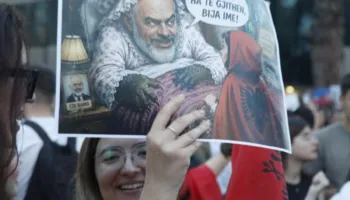 Protesta/ Jehojnë thirrjet në Tiranë: Arrestoni Belindën! Rama dorëhiqu!
