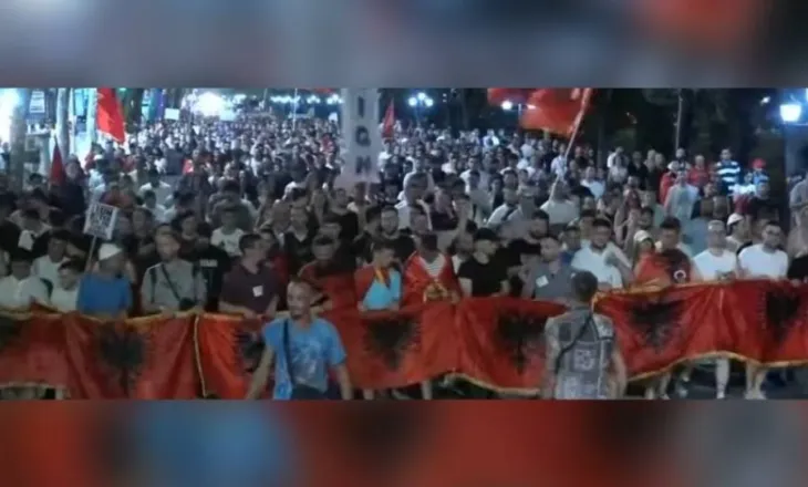 Protesta kundër qeverisë, mijëra qytetarë vijojnë marshimin në rrugët e Tiranës