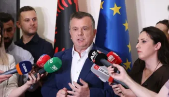 “Protesta, ndërhyrje të huaja”/ Balla pas mbledhjes së Grupit: Marjana Koçeku të dorëzojë mandatin, e ka fituar nga PS
