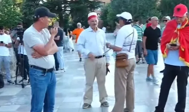 Protesta në ditën e 18 kundër ndërtimit në Zvërnec, nis grumbullimi i qytetarëve në Sheshin “Skënderbej”