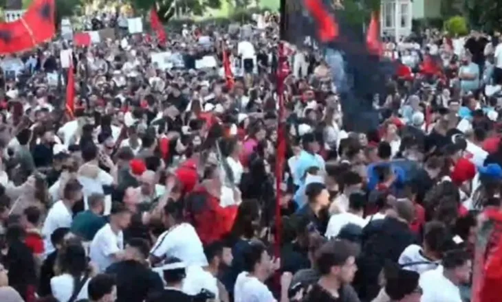 Protesta në Tiranë/ Fëmija 6-vjeçar humbi mes qytetarëve, gjendet pas disa minutash nga efektivët e policisë