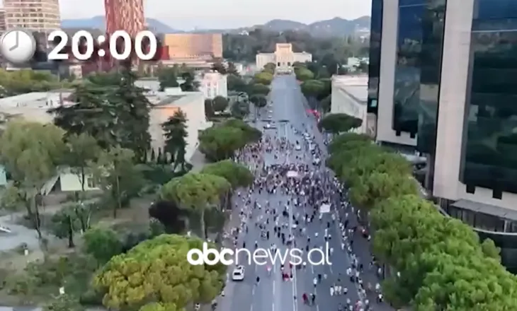 Protesta në Tiranë, ja pjesëmarrja e qytetarëve në orën 20:00! Pamje me dron