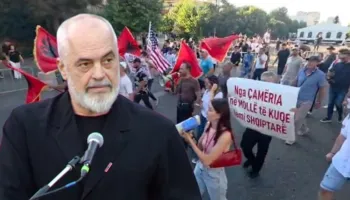 Protesta në Tiranë për Zvërnecin, Rama: Protestuesit pre e manipulimeve