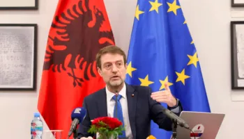 “Protesta nuk e dëmton integrimin”, ministri Ferit Hoxha i përgjigjet gazetarëve të BE-së: Tubimet tregojnë që Shqipëria ka demokraci