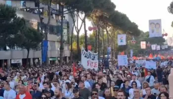 Protesta për Zvërnecin, qytetarët: Rama në burg, Berisha në burg
