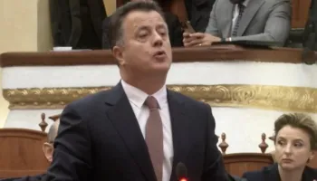 Protesta për Zvërnecin/ Reagime ironike në rrjet ndaj Flamur Nokës: O Mulo, ik se po na harxhon baterinë kot!