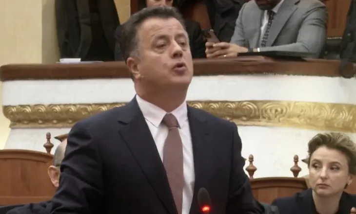 Protesta për Zvërnecin/ Reagime ironike në rrjet ndaj Flamur Nokës: O Mulo, ik se po na harxhon baterinë kot!