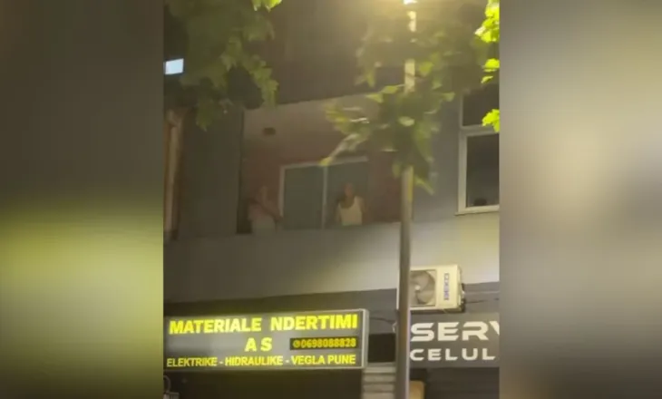 Protesta për Zvërnecin/ Vijon marshimi, qytetarët e ndjekin nga dritaret e shtëpive