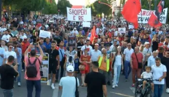 Protesta po hyn në një fazë të re? Aktivistja propozon ngritjen e një Kuvendi Kombëtar Qytetar