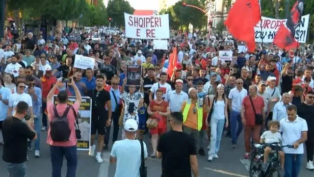 Protesta po hyn në një fazë të re? Aktivistja propozon ngritjen e një Kuvendi Kombëtar Qytetar