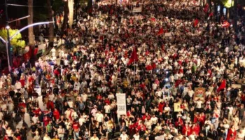 ‘Protesta tronditi qeverinë’, Balliu: Qytetarët dolën mbi propagandën, rrjetet thyen mediat e qeverisë