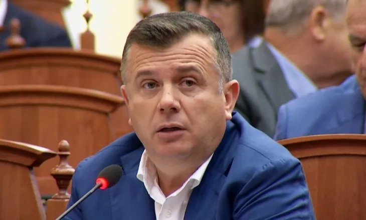 Protestat/ Balla-opozitës: Sillni mocion mosbesimi për qeverinë, por a e sillni dot Berishën si kandidat për kryeministër?
