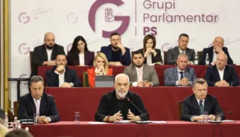 Protestat kundër qeverisë dhe “dezertimet” alarmojnë Ramën, kryeministri mbledh nesër deputetët e PS në Pallatin e…