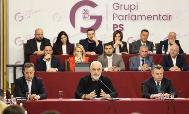 Protestat kundër qeverisë dhe “dezertimet” alarmojnë Ramën, kryeministri mbledh nesër deputetët e PS në Pallatin e…