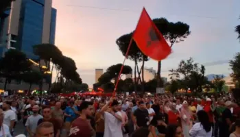 Protestat në Tiranë, reagon Organizata  e Veteranëve të UÇK-së: Mos i keqpërdorni simbolet për qëllime politike