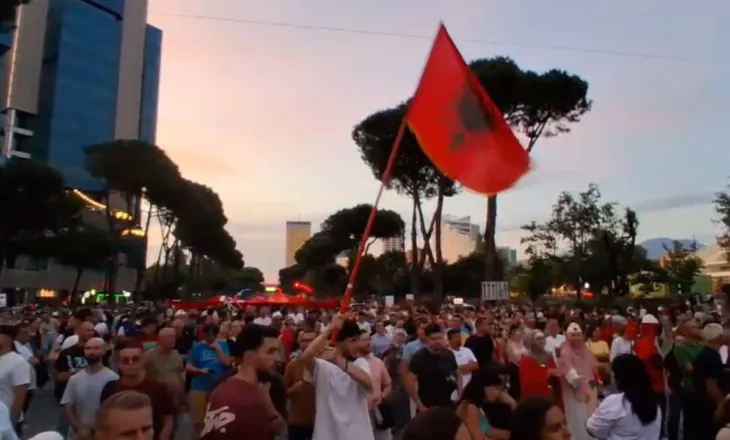 Protestat në Tiranë, reagon Organizata  e Veteranëve të UÇK-së: Mos i keqpërdorni simbolet për qëllime politike