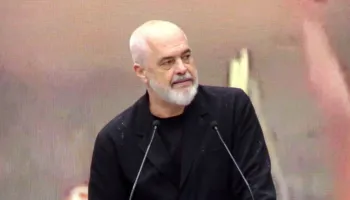 Protestat për projektin e Zvërnecit, reagon sërish Rama: Budallallëku që e ka mbajtur Shqipërinë peng 100 vjet, s’ka për ta ndalur dot të vazhdojë rrugën e nisur
