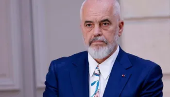 Protestat / Rama takon sot drejtuesit politikë të qarqeve dhe kryebashkiakët