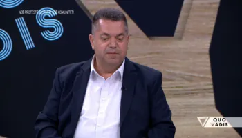 Protestat, Shkurti: Kjo klasë politike po qelbet dhe duhet varrosur!