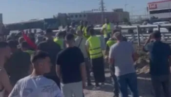 Protestë në Yrshek, banorët kundër heqjes së mbikalimit: Na detyron të ecim me kilometra të tërë në këmbë