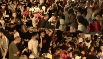 Protestë për disa orë para Kryeministrisë, qytetarët nisin marshimin, zbulohet itinerari që do të ndjekin