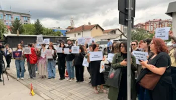 Protestë për “Zvërnecin” në Kosovë, tubimi përpara ambasadës së Shqipërisë në Prishtinë
