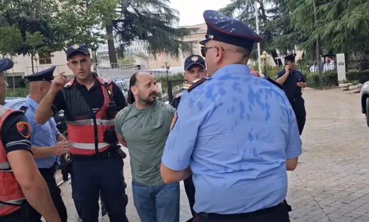 Protestonte para Kuvendit, Policia arreston Dritan Goxhajn