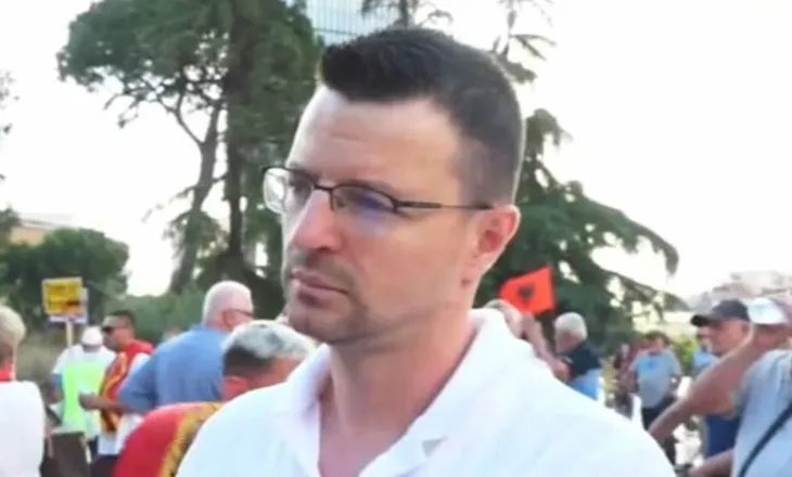 Protestuesi: Kam ardhur nga Amerika, do të vijnë me mijëra! Kryeministri të dorëhiqet