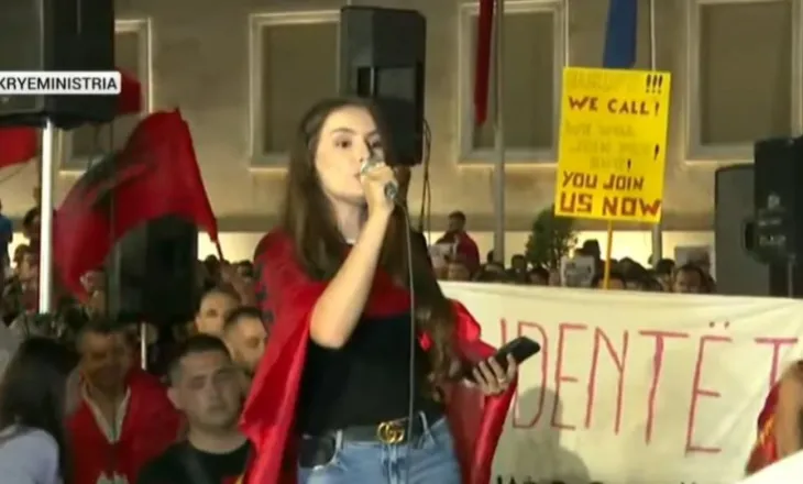 Protestuesit në kor: Rama jepe dorëheqjen! Edhe studentët e diasporës do i kesh këtu